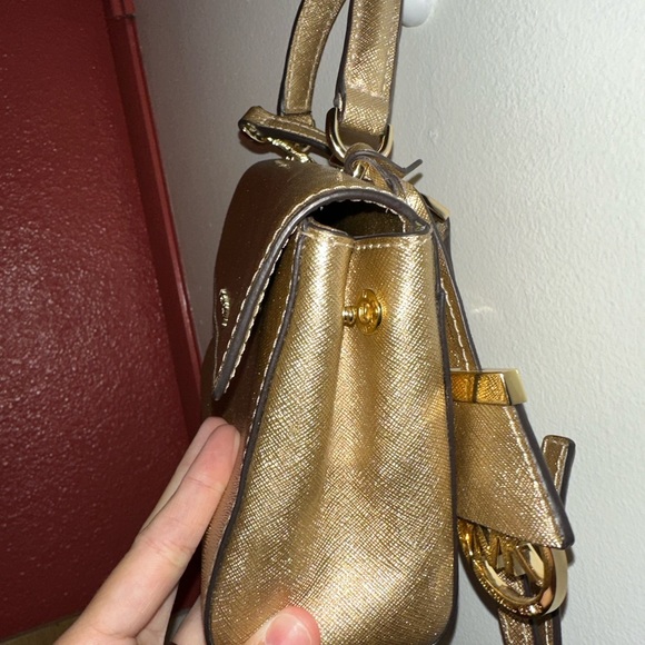 Micheal Kors Gold mini bag - Picture 2 of 6